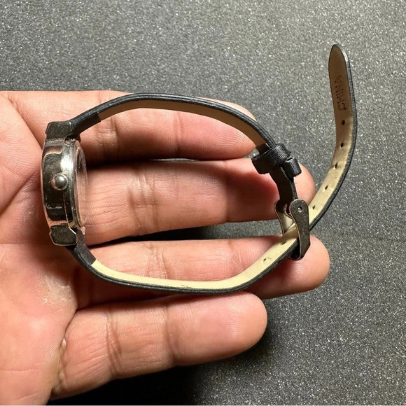 SLE Ladies Quartz Watch Silver Tone Silver Dial Black Band Working New Battery - Picture 8 of 9